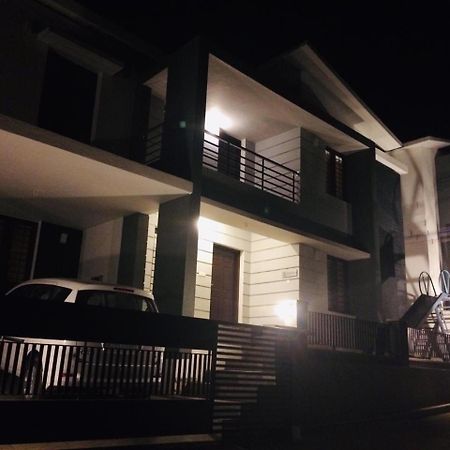 Albisville Hilltop Mansion Ooty Buitenkant foto